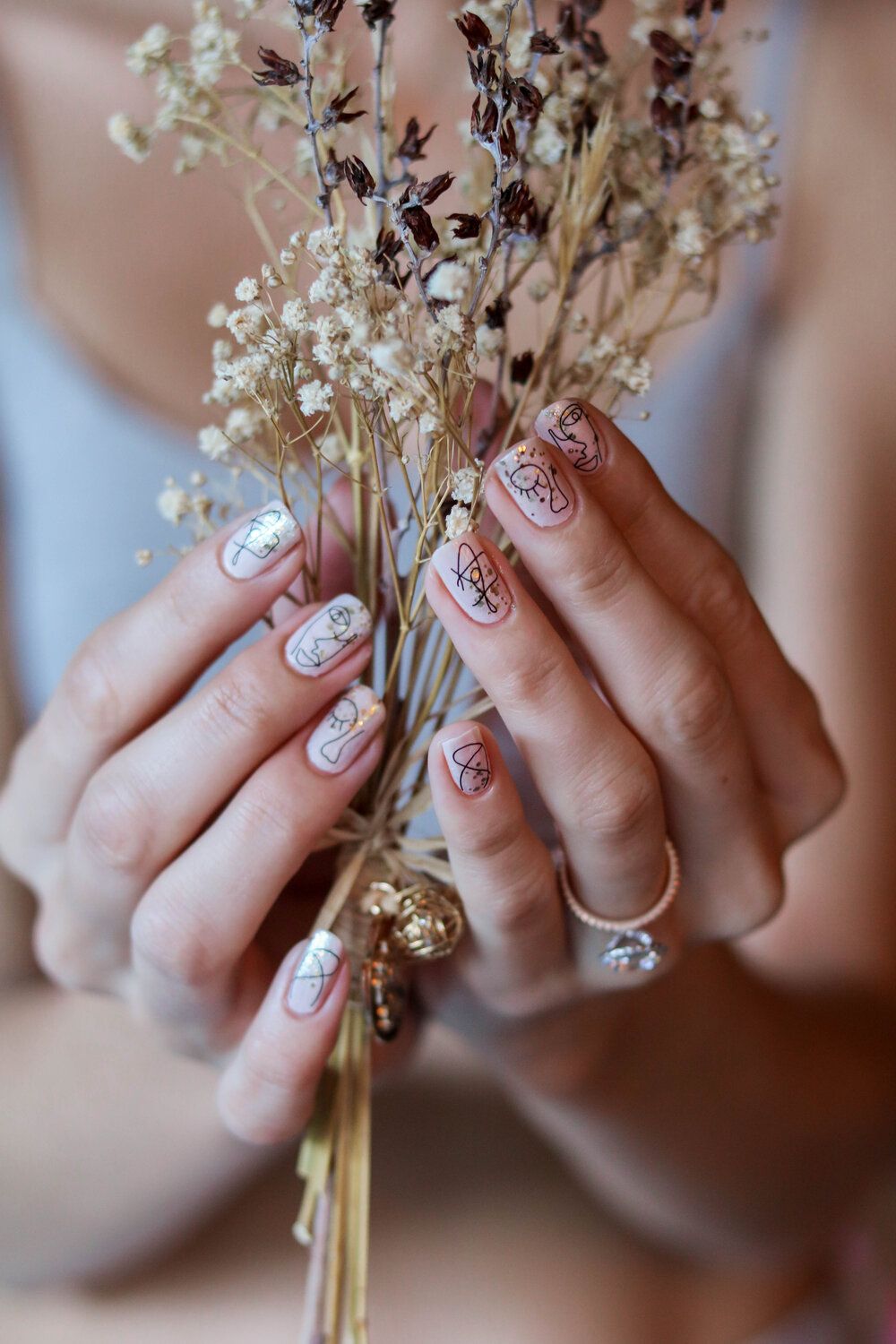 hoelang-blijft-polygel-nagels-zitten